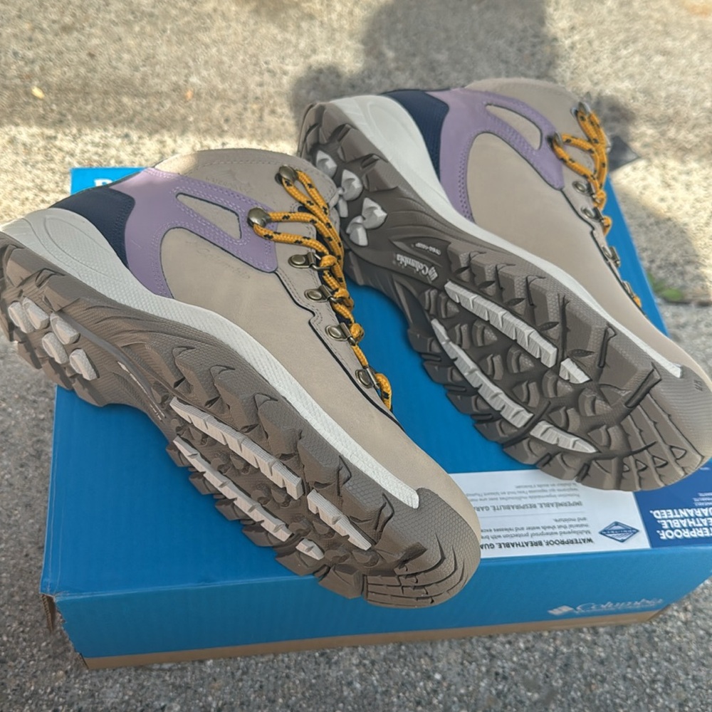 NWT Columbia newton ridge plus hiking shoe boot 9 - Picture 3 of 3